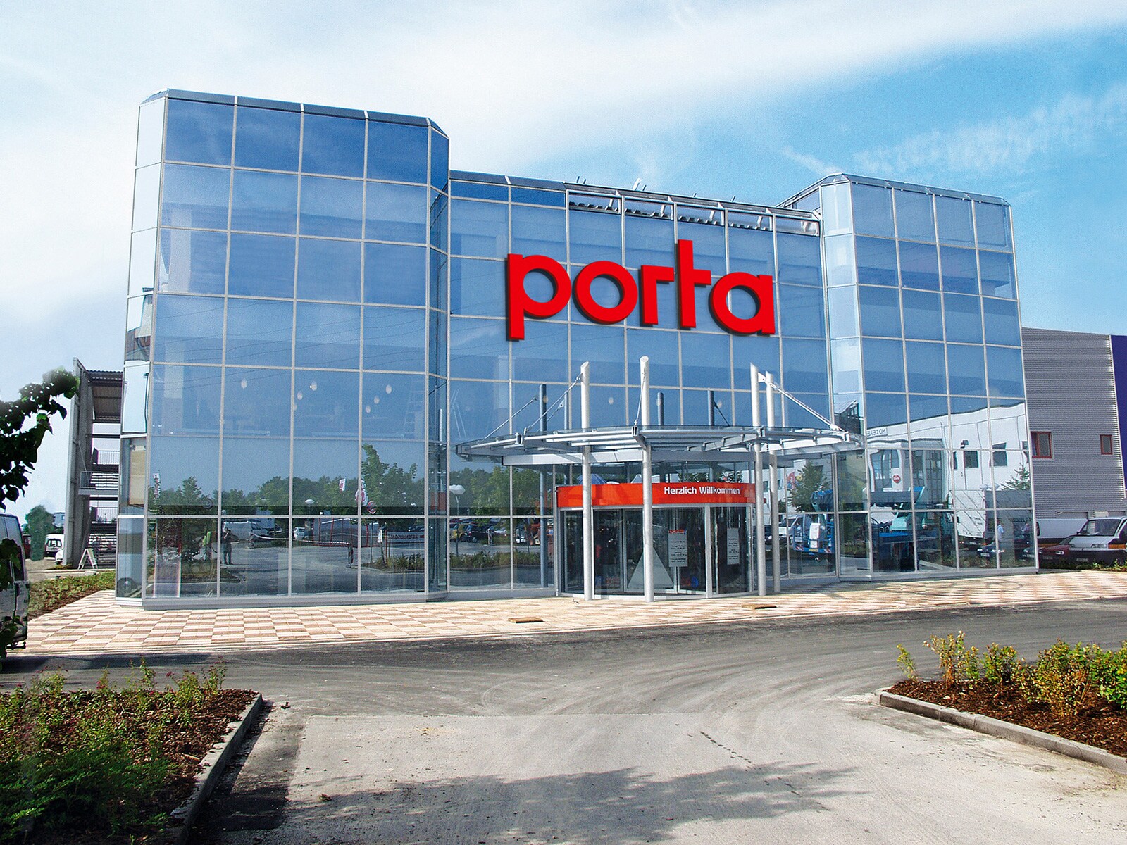 Frontansicht des Möbelhauses Porta in Laatzen